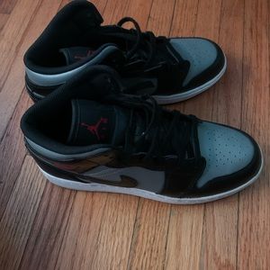 Shadow Red Air Jordan 1 Mid